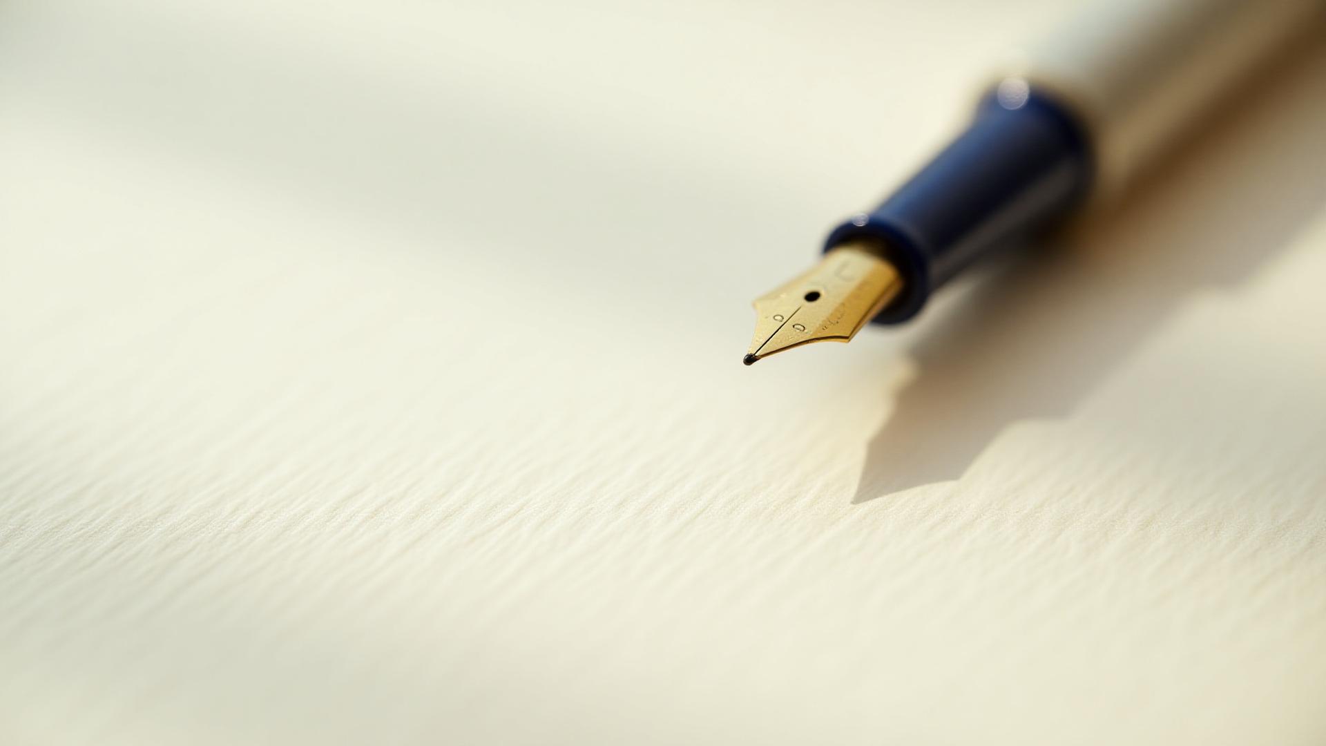 Қағаз бетіндегі каллиграфиялық жазу стиліндегі фон